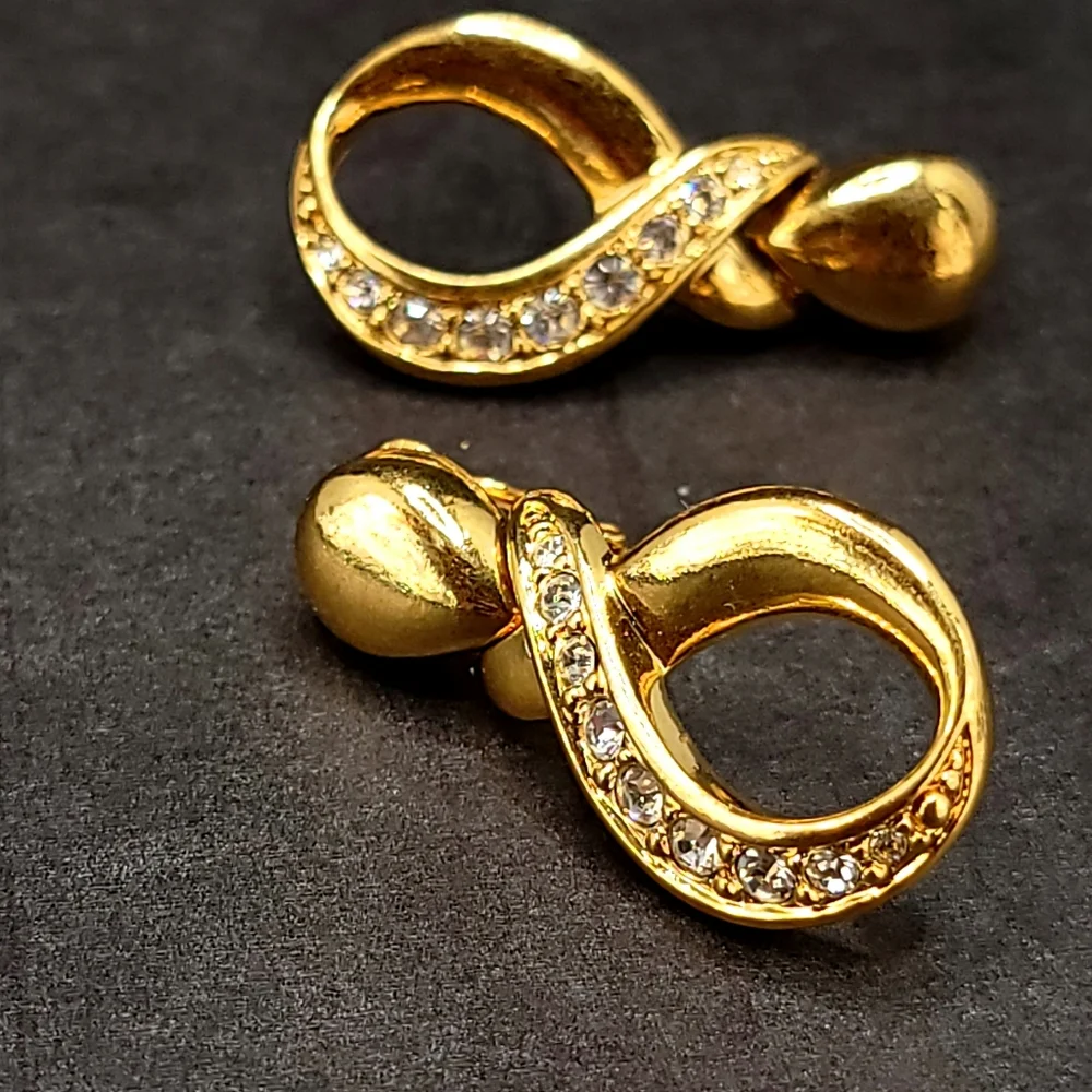 Vintage Gold Twist Rhinestone Clip-on Earrings Avon